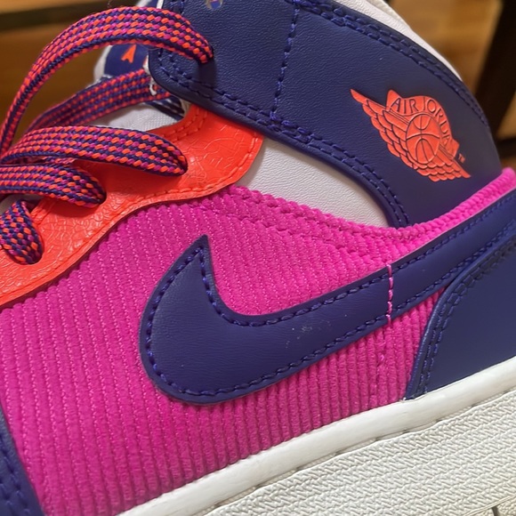 Air Jordan low tops EUC - Picture 6 of 6